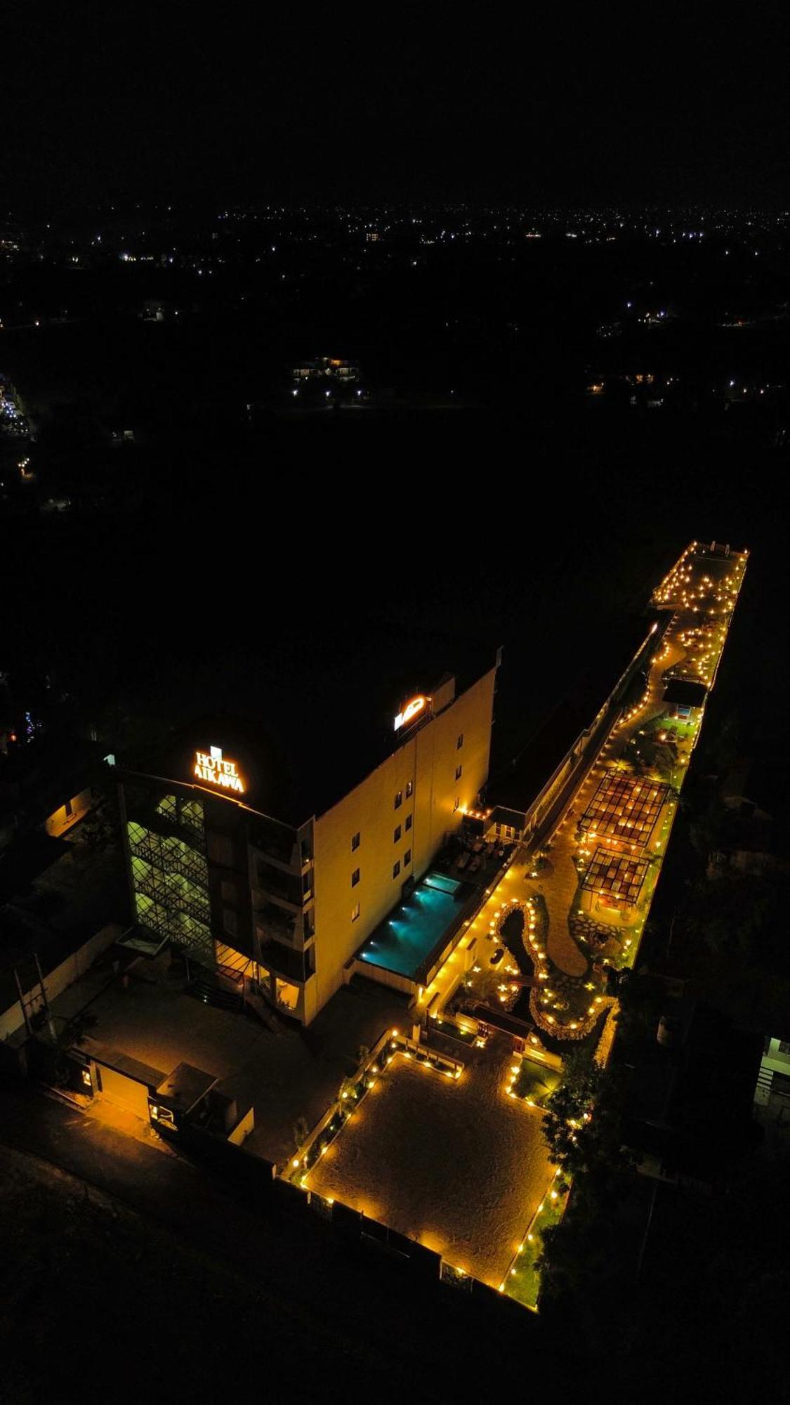 Hotel Aikawa Sauraha Kültér fotó